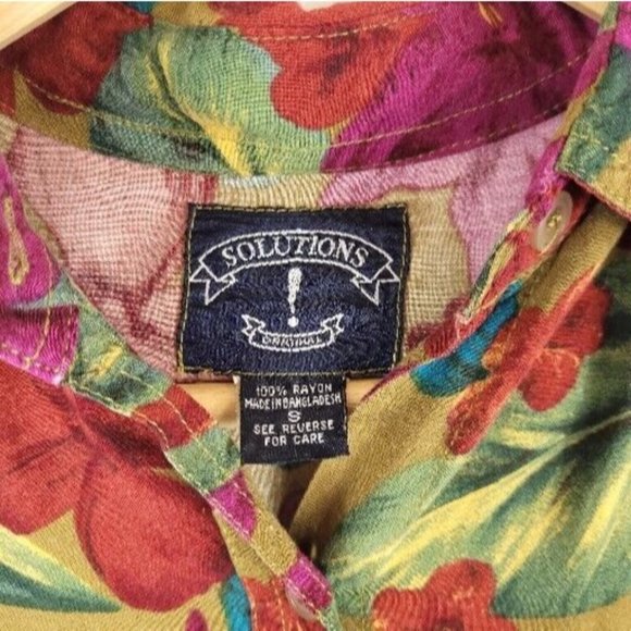 Solutions Original Red and Pink Floral Hibiscus Button Up Shirt Size Small - Picture 6 of 8